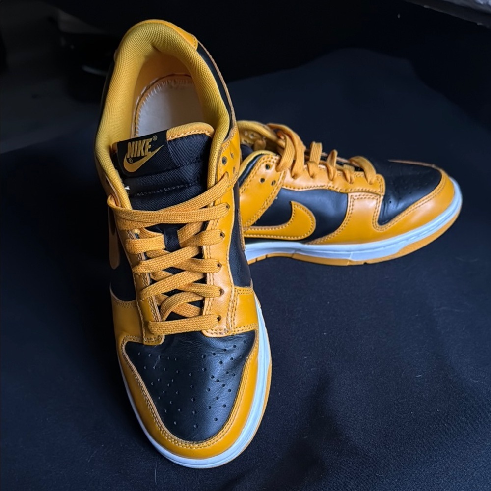 Nike Black & Yellow Sneakers Bold Design